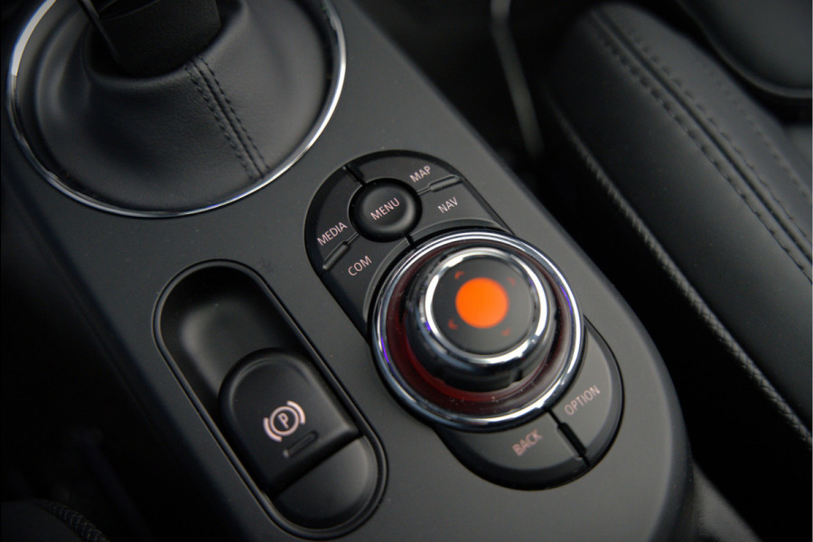 MINI Mini Electric Yours 33 kWh | Panoramadak | Harman Kardon | Head-Up Display | Union Jack | Stoelverwarming | Keyless | Apple Carplay | Navigatie | Camera | Parkeersensoren | Warmtepomp | Leer | Cruise Control | DAB |