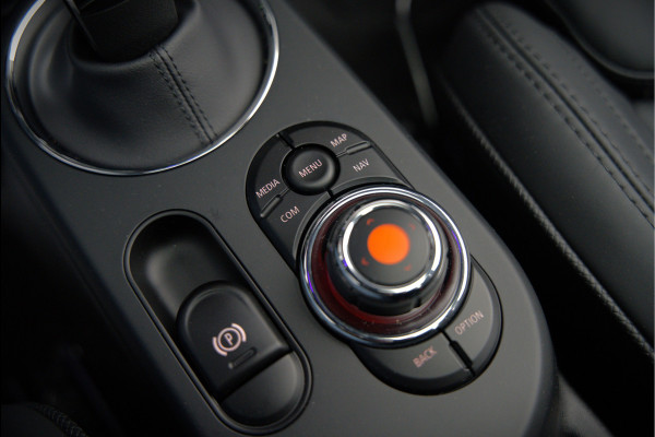 MINI Mini Electric Yours 33 kWh | Panoramadak | Harman Kardon | Head-Up Display | Union Jack | Stoelverwarming | Keyless | Apple Carplay | Navigatie | Camera | Parkeersensoren | Warmtepomp | Leer | Cruise Control | DAB |