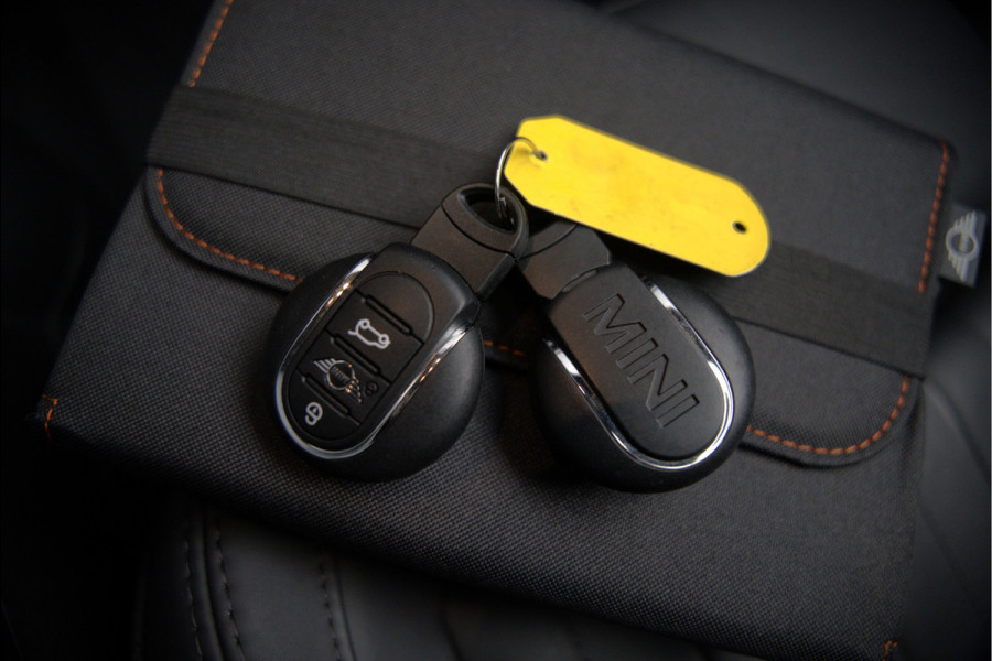 MINI Mini Electric Yours 33 kWh | Panoramadak | Harman Kardon | Head-Up Display | Union Jack | Stoelverwarming | Keyless | Apple Carplay | Navigatie | Camera | Parkeersensoren | Warmtepomp | Leer | Cruise Control | DAB |