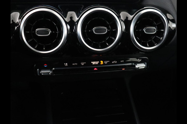 Mercedes-Benz B-Klasse 180 Business Solution | Panoramadak | Stoelverwarming | Carplay | Camera | Half leder | Navigatie | Park Assist | Keyless | Widescreen | Full LED
