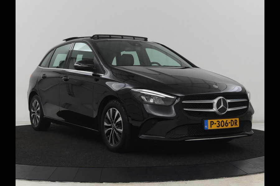Mercedes-Benz B-Klasse 180 Business Solution | Panoramadak | Stoelverwarming | Carplay | Camera | Half leder | Navigatie | Park Assist | Keyless | Widescreen | Full LED