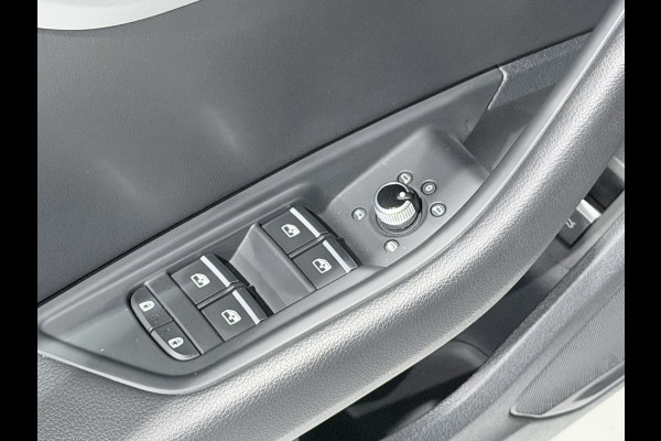 Audi A4 Avant 35 TFSI S Edition NW Model / Navi / Camera / Led / Trekhaak