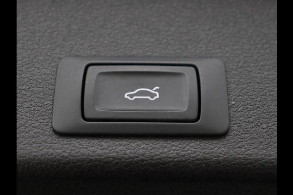 Audi A4 35 TFSI S edition | Leder | Stoelverwarming | Adaptive cruise | Memory | Camera | Carplay | Side Assist | Navigatie | Full LED | Climate control | S Line