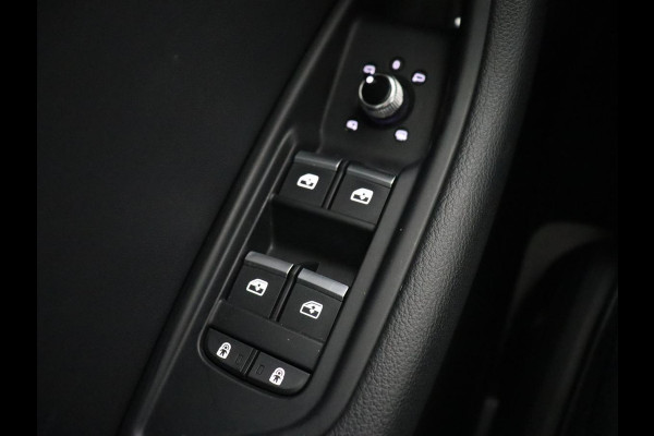 Audi A4 35 TFSI S edition | Leder | Stoelverwarming | Adaptive cruise | Memory | Camera | Carplay | Side Assist | Navigatie | Full LED | Climate control | S Line