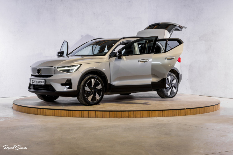 Volvo XC40 Recharge Twin Plus 82 kWh | Zwenkbare trekhaak | Adaptieve cruise | Blis | Full LED |