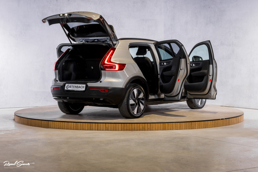 Volvo XC40 Recharge Twin Plus 82 kWh | Zwenkbare trekhaak | Adaptieve cruise | Blis | Full LED |