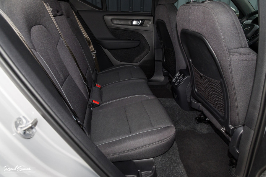 Volvo XC40 Recharge Twin Plus 82 kWh | Zwenkbare trekhaak | Adaptieve cruise | Blis | Full LED |