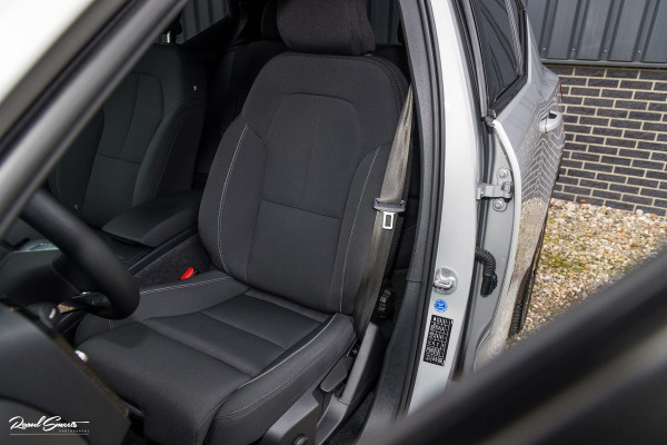 Volvo XC40 Recharge Twin Plus 82 kWh | Zwenkbare trekhaak | Adaptieve cruise | Blis | Full LED |