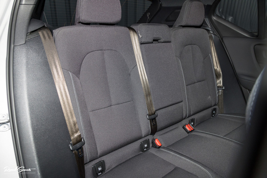 Volvo XC40 Recharge Twin Plus 82 kWh | Zwenkbare trekhaak | Adaptieve cruise | Blis | Full LED |