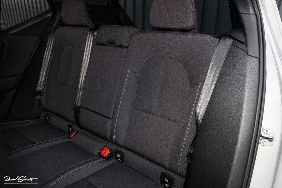 Volvo XC40 Recharge Twin Plus 82 kWh | Zwenkbare trekhaak | Adaptieve cruise | Blis | Full LED |