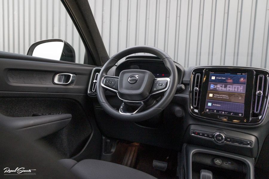 Volvo XC40 Recharge Twin Plus 82 kWh | Zwenkbare trekhaak | Adaptieve cruise | Blis | Full LED |