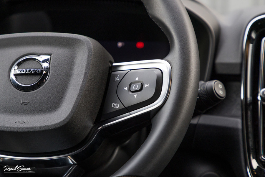 Volvo XC40 Recharge Twin Plus 82 kWh | Zwenkbare trekhaak | Adaptieve cruise | Blis | Full LED |