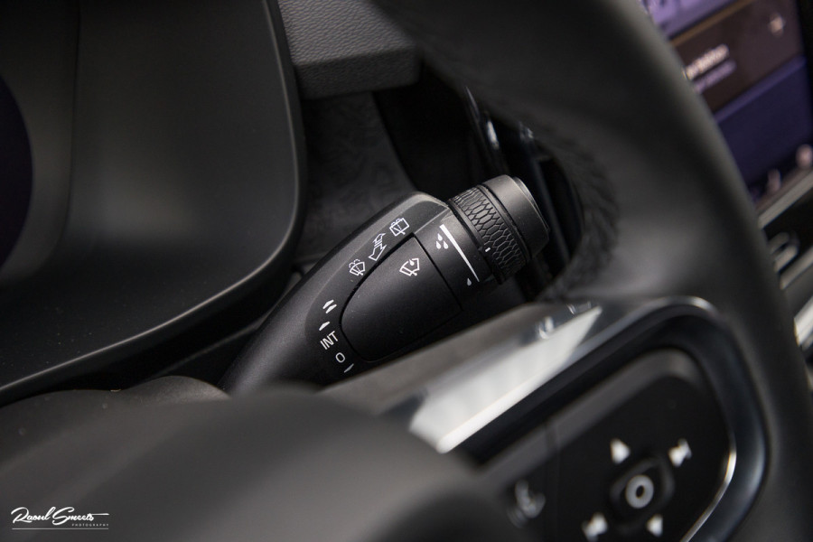 Volvo XC40 Recharge Twin Plus 82 kWh | Zwenkbare trekhaak | Adaptieve cruise | Blis | Full LED |