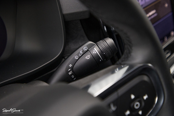 Volvo XC40 Recharge Twin Plus 82 kWh | Zwenkbare trekhaak | Adaptieve cruise | Blis | Full LED |