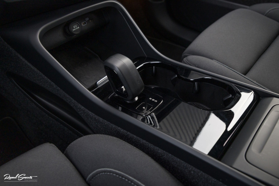 Volvo XC40 Recharge Twin Plus 82 kWh | Zwenkbare trekhaak | Adaptieve cruise | Blis | Full LED |