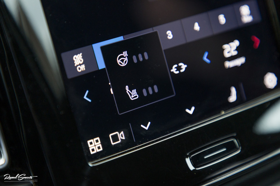 Volvo XC40 Recharge Twin Plus 82 kWh | Zwenkbare trekhaak | Adaptieve cruise | Blis | Full LED |