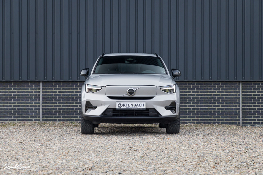 Volvo XC40 Recharge Twin Plus 82 kWh | Zwenkbare trekhaak | Adaptieve cruise | Blis | Full LED |