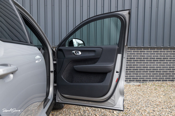 Volvo XC40 Recharge Twin Plus 82 kWh | Zwenkbare trekhaak | Adaptieve cruise | Blis | Full LED |