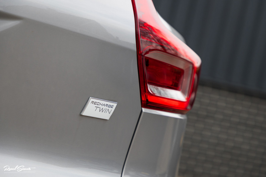 Volvo XC40 Recharge Twin Plus 82 kWh | Zwenkbare trekhaak | Adaptieve cruise | Blis | Full LED |
