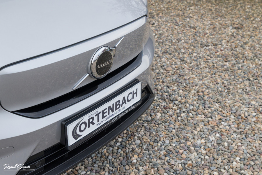 Volvo XC40 Recharge Twin Plus 82 kWh | Zwenkbare trekhaak | Adaptieve cruise | Blis | Full LED |