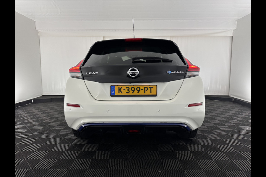 Nissan Leaf N-Connecta 40 kWh Aut. *ADAPTIVE-CRUISE | NAVI-FULLMAP | TOPVIEW | CARPLAY | KEYLESS | BLIND-SPOT |  DIGI-COCKPIT | COMFORT-SEATS | DAB | ECC | PDC | HEATED-SEATS | 17"ALU*
