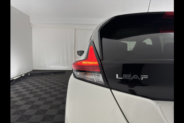 Nissan Leaf N-Connecta 40 kWh Aut. *ADAPTIVE-CRUISE | NAVI-FULLMAP | TOPVIEW | CARPLAY | KEYLESS | BLIND-SPOT |  DIGI-COCKPIT | COMFORT-SEATS | DAB | ECC | PDC | HEATED-SEATS | 17"ALU*