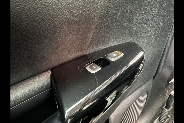 Kia Sportage 1.6 GDI DynamicLine | Leder | Trekhaak | Stoel&Stuurverwarming | JBL-Audio | Climate | Navi |