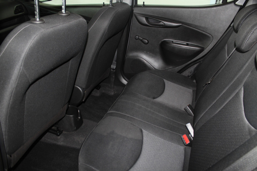 Opel KARL 1.0-75pk ecoFLEX Edition. Erg nette hoogzitter ! Slechts 59.000km ! Airco, parkeersensoren achter, cruise control, Bluetooth telefoonvoorbereidng, metallic lak etc.