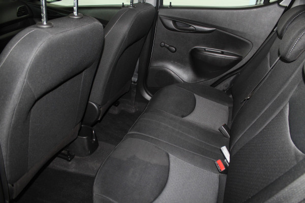 Opel KARL 1.0-75pk ecoFLEX Edition. Erg nette hoogzitter ! Slechts 59.000km ! Airco, parkeersensoren achter, cruise control, Bluetooth telefoonvoorbereidng, metallic lak etc.