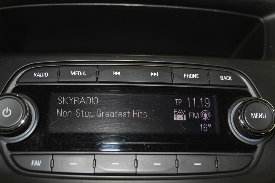 Opel KARL 1.0-75pk ecoFLEX Edition. Erg nette hoogzitter ! Slechts 59.000km ! Airco, parkeersensoren achter, cruise control, Bluetooth telefoonvoorbereidng, metallic lak etc.