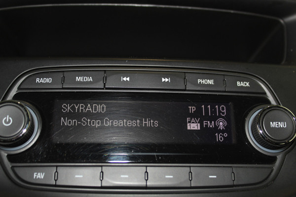 Opel KARL 1.0-75pk ecoFLEX Edition. Erg nette hoogzitter ! Slechts 59.000km ! Airco, parkeersensoren achter, cruise control, Bluetooth telefoonvoorbereidng, metallic lak etc.