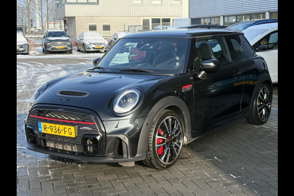 MINI Mini 2.0 John Cooper Works Essential 230pk | Panoramadak | Stoelverwarming |