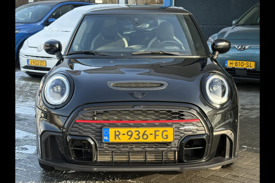MINI Mini 2.0 John Cooper Works Essential 230pk | Panoramadak | Stoelverwarming |