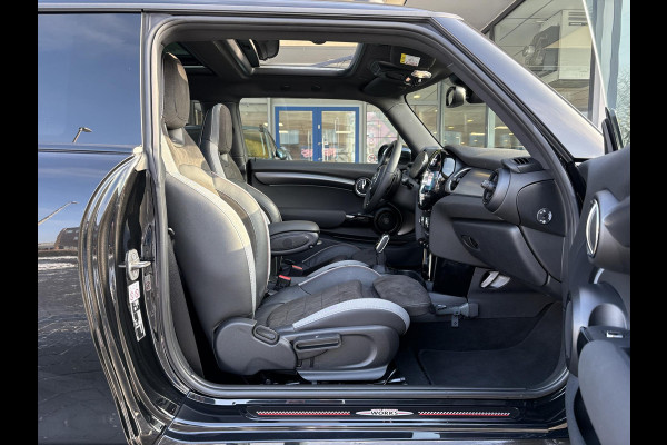 MINI Mini 2.0 John Cooper Works Essential 230pk | Panoramadak | Stoelverwarming |