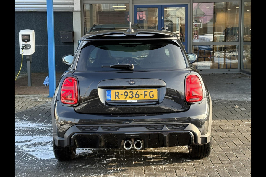 MINI Mini 2.0 John Cooper Works Essential 230pk | Panoramadak | Stoelverwarming |