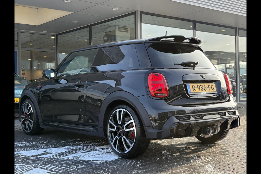 MINI Mini 2.0 John Cooper Works Essential 230pk | Panoramadak | Stoelverwarming |