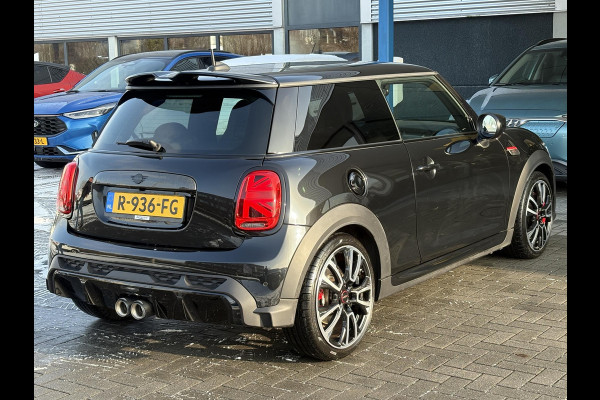 MINI Mini 2.0 John Cooper Works Essential 230pk | Panoramadak | Stoelverwarming |