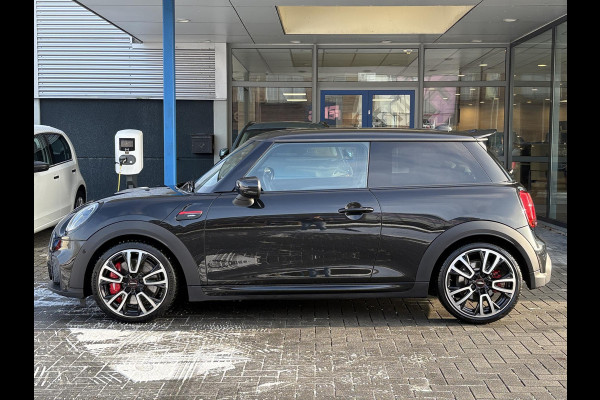 MINI Mini 2.0 John Cooper Works Essential 230pk | Panoramadak | Stoelverwarming |