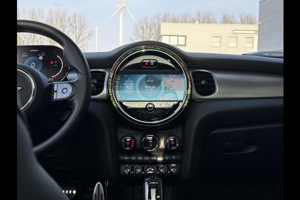 MINI Mini 2.0 John Cooper Works Essential 230pk | Panoramadak | Stoelverwarming |