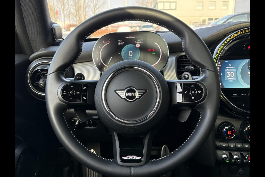 MINI Mini 2.0 John Cooper Works Essential 230pk | Panoramadak | Stoelverwarming |