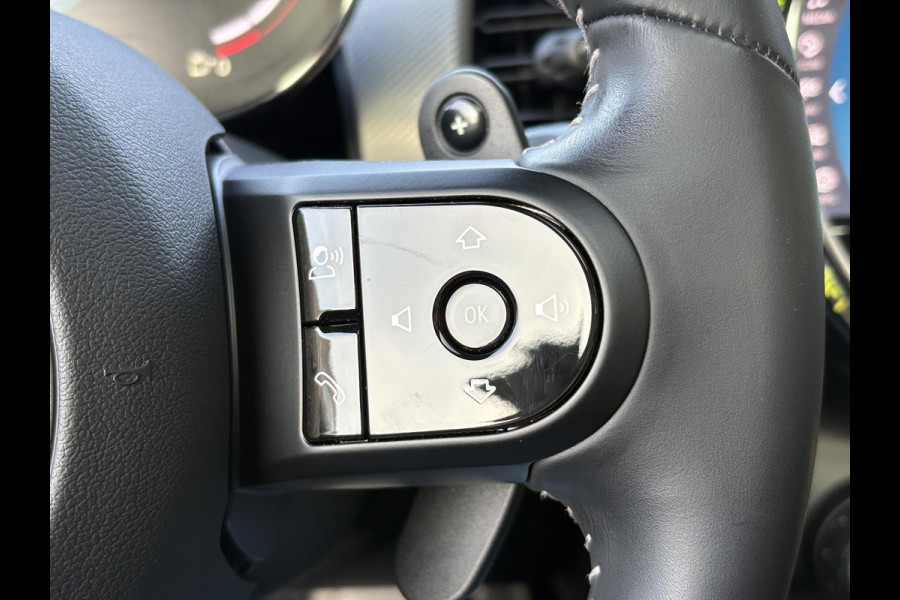 MINI Mini 2.0 John Cooper Works Essential 230pk | Panoramadak | Stoelverwarming |