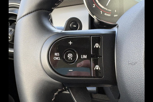 MINI Mini 2.0 John Cooper Works Essential 230pk | Panoramadak | Stoelverwarming |