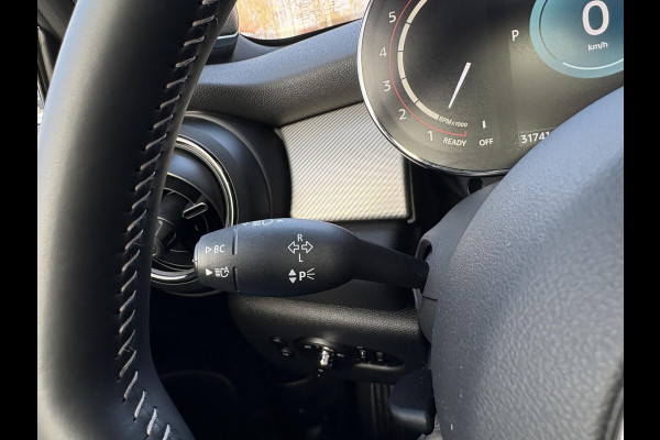 MINI Mini 2.0 John Cooper Works Essential 230pk | Panoramadak | Stoelverwarming |