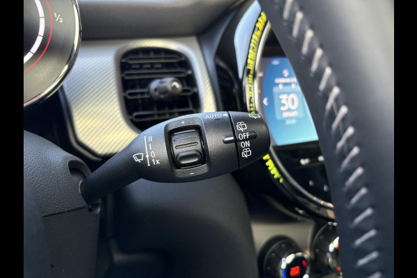 MINI Mini 2.0 John Cooper Works Essential 230pk | Panoramadak | Stoelverwarming |