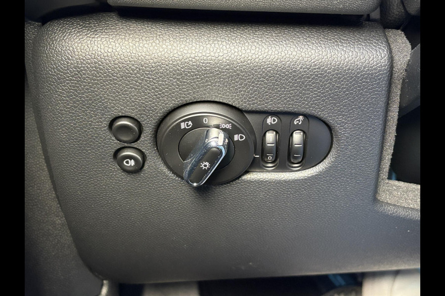 MINI Mini 2.0 John Cooper Works Essential 230pk | Panoramadak | Stoelverwarming |