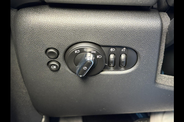 MINI Mini 2.0 John Cooper Works Essential 230pk | Panoramadak | Stoelverwarming |