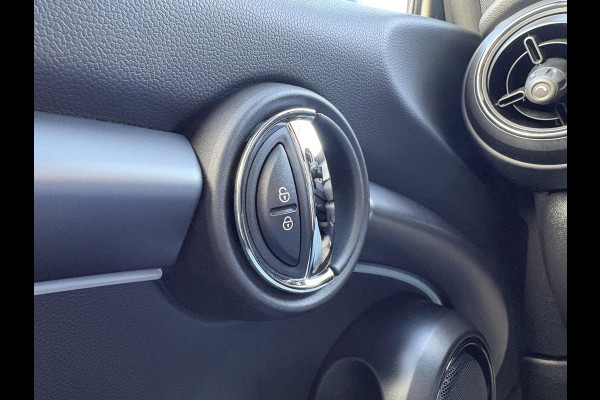 MINI Mini 2.0 John Cooper Works Essential 230pk | Panoramadak | Stoelverwarming |