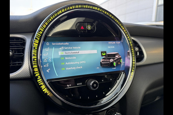 MINI Mini 2.0 John Cooper Works Essential 230pk | Panoramadak | Stoelverwarming |