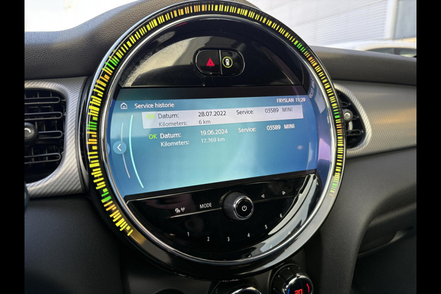 MINI Mini 2.0 John Cooper Works Essential 230pk | Panoramadak | Stoelverwarming |