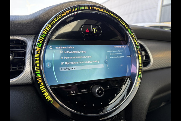 MINI Mini 2.0 John Cooper Works Essential 230pk | Panoramadak | Stoelverwarming |